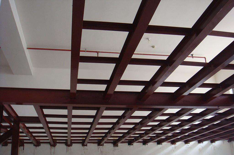 钢结构厂房装修阁楼搭建多少钱一平方？